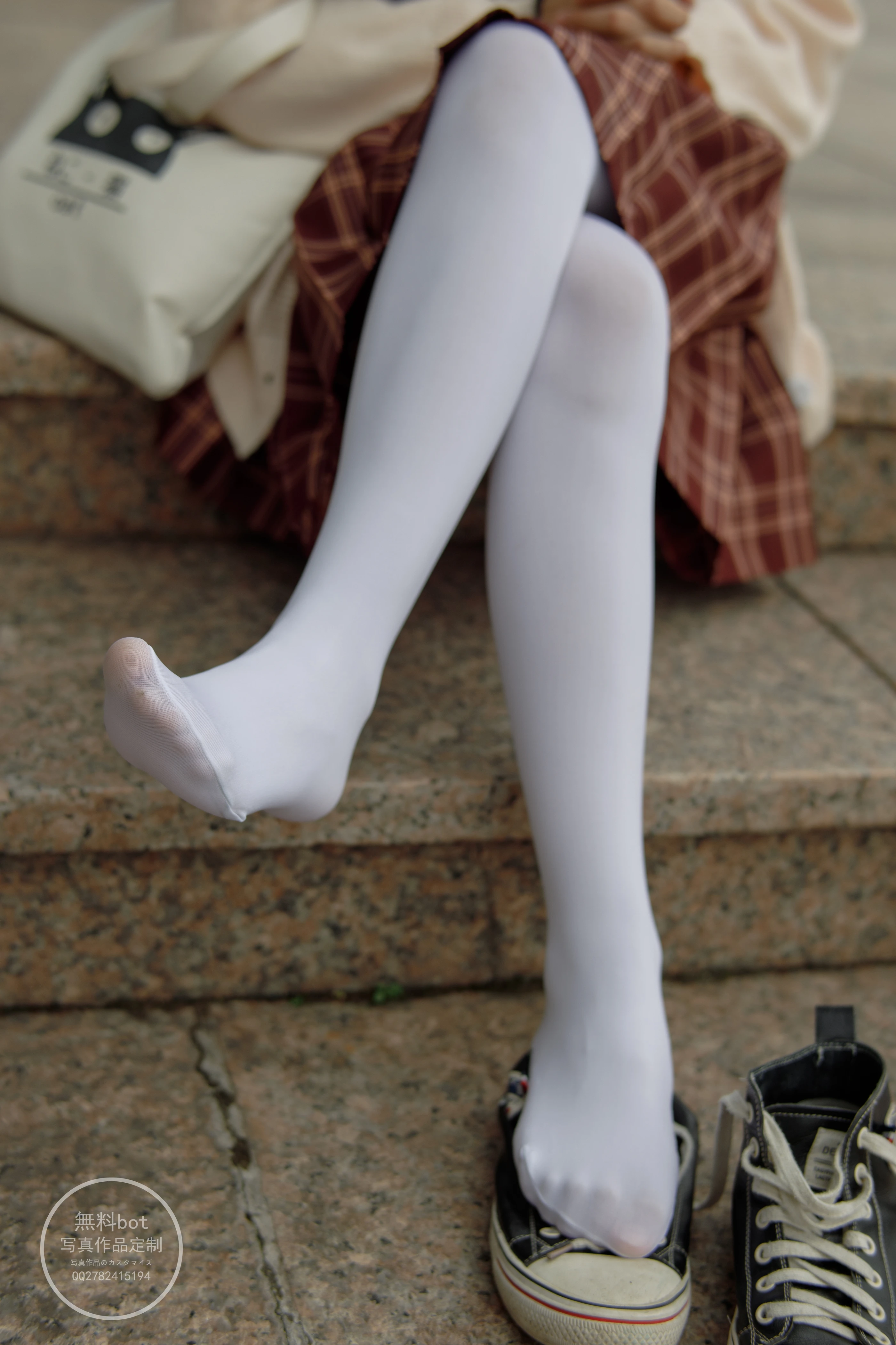 森萝财团 有料006  依依 户外白丝JK制服 [90P]插图